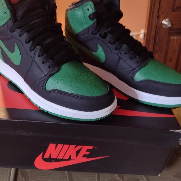 Nike Air Jordan 1 retro high Gs - Picture 4 of 8